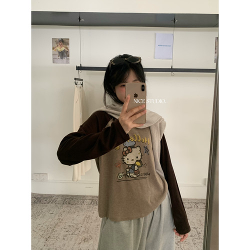 奶思家NICE STUDIO-秋上新HelloKitty印花插肩袖长袖T恤L3075