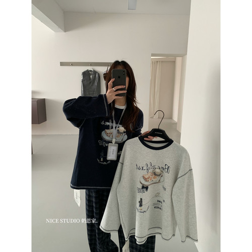 奶思家NICE STUDIO-秋上新撞色绵羊印花工艺五线卫衣w65015-1