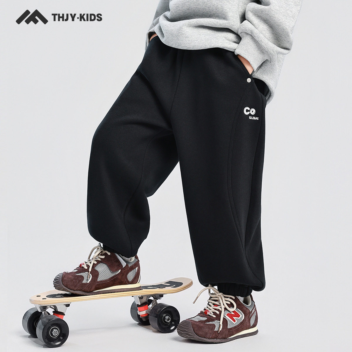 男童加绒运动裤秋冬男孩加厚一体加绒保暖休闲裤松紧裤脚黑色深灰