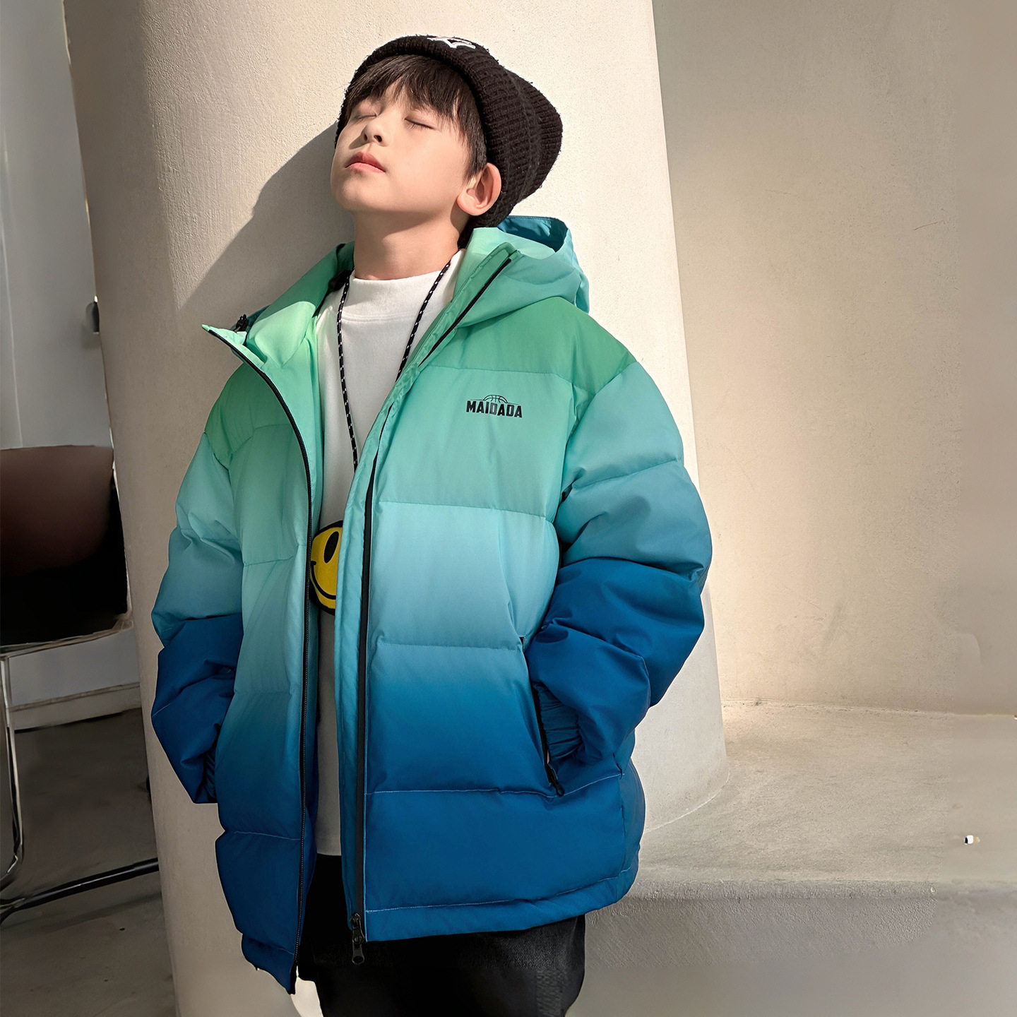 大男孩渐变色三防羽绒服新国标90白鸭绒男童面包服外套蓝绿色冬装