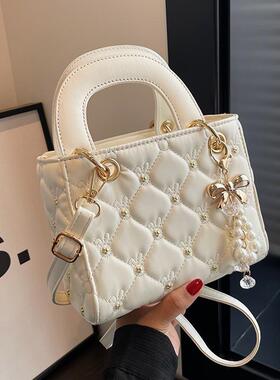 高级感包包女2025新款小众设计斜挎包网红爆款秋冬手提菱格戴妃包