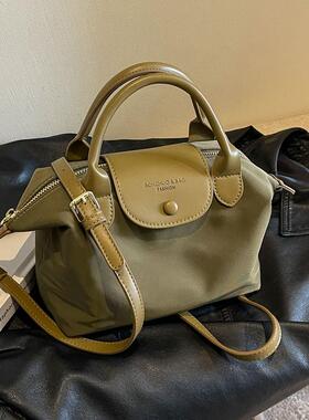 休闲高级感包包女式2025新款轻便尼龙布斜挎包上班通勤手提饺子包