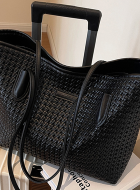 大容量压花托特包包女2025新款潮时尚百搭单肩包高级质感通勤大包