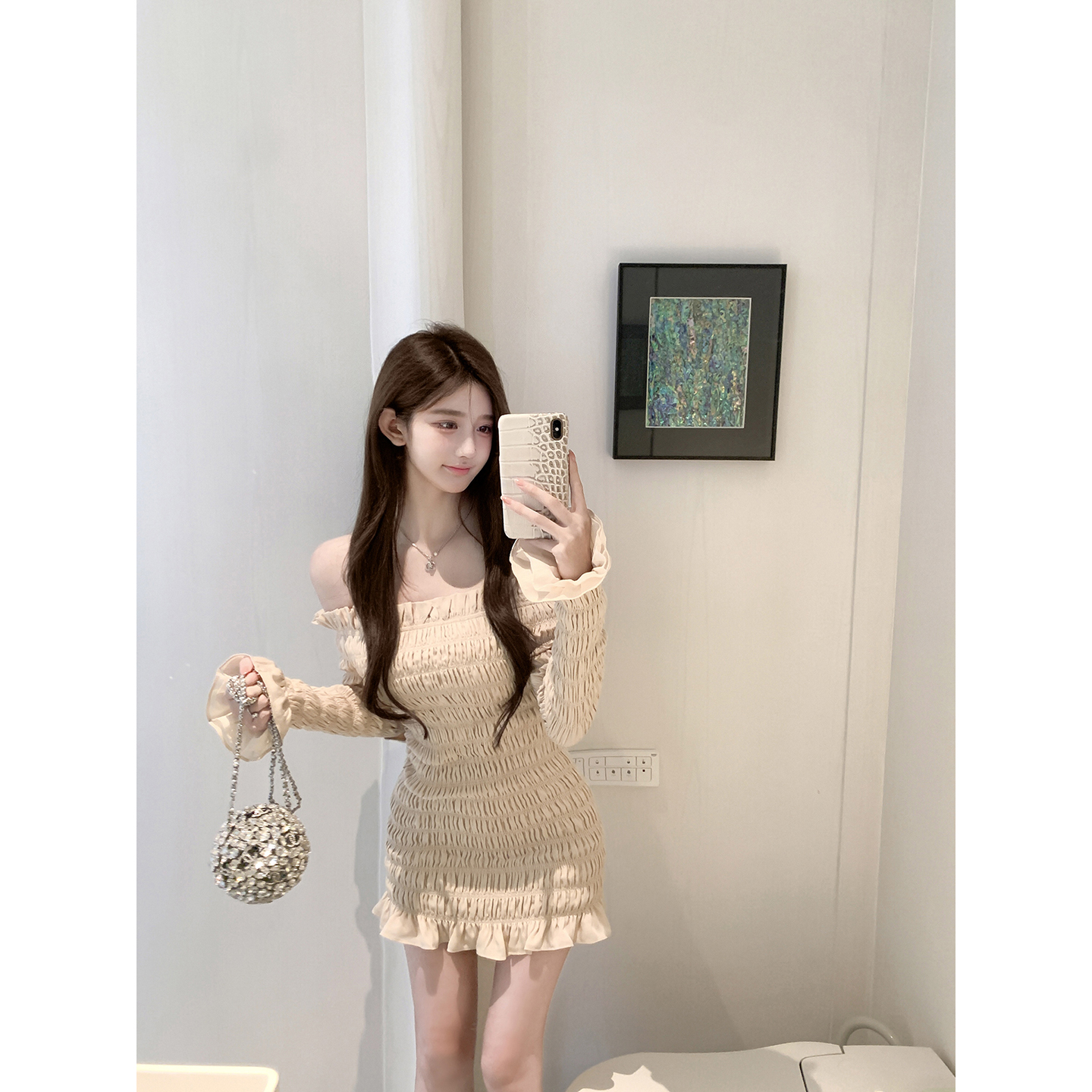 若语定制 莫妮卡香肩 打揽荷叶边缎面连衣裙纯欲气质包臀裙早秋款