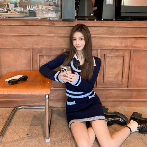 撞色学院风藏青针织套装