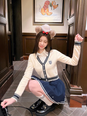 学院徽章藏青撞色针织开衫