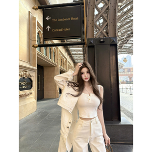 【若语1/22 20:00新品9.5折】显身材的打底 三粒扣背心u领上衣