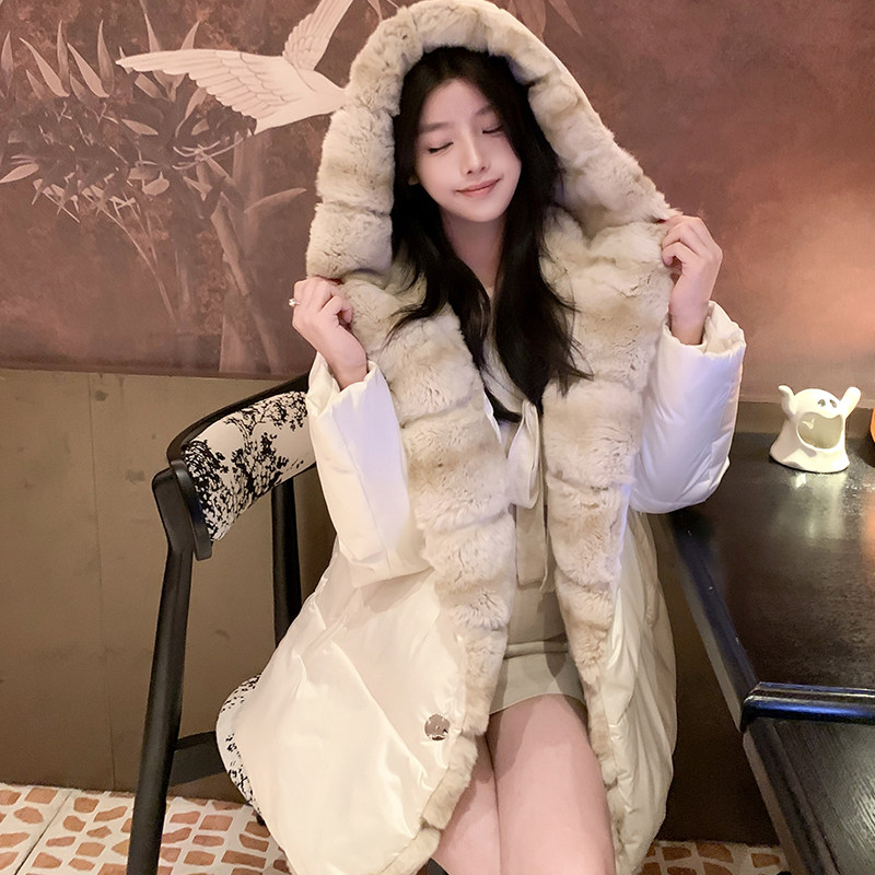 若语定制 爱尔兰初雪獭兔毛拼接鹅绒羽绒服女冬季新款连帽中长款