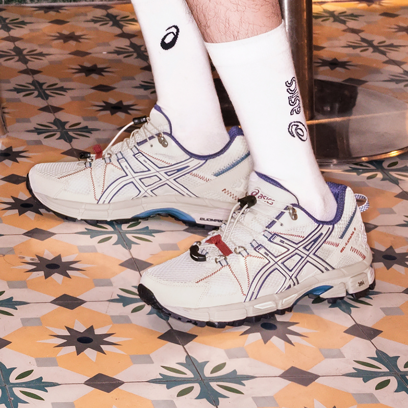 亚瑟士男子回弹耐磨透气跑步鞋