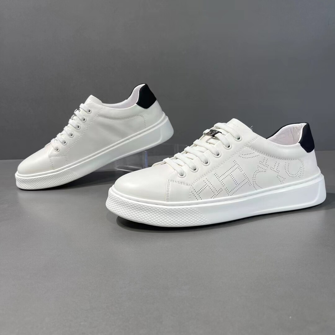 男士鞋子真皮小白鞋男板鞋男款潮鞋欧洲站百搭冲孔男生软底休闲鞋