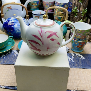 大漏！高品！福利出！香兰社百合花咖啡壶 茶壶 带盒 特价