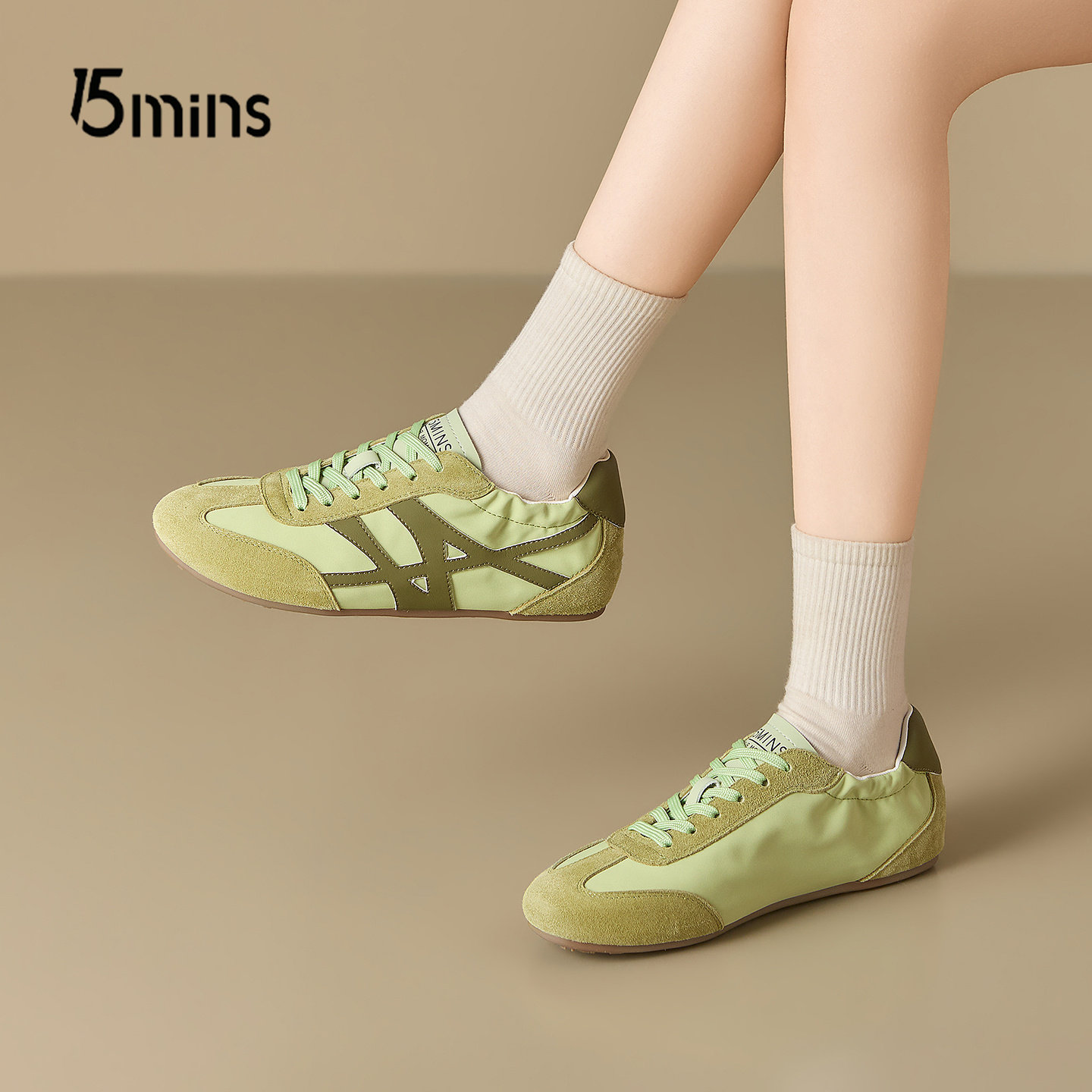 15mins内增高德训鞋女款2026新款春季绿色休闲鞋软底通勤平底板鞋