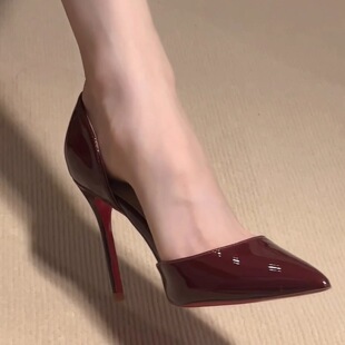 单鞋 女细跟红底百搭漆皮性感侧空婚鞋 尖头高跟鞋 酒红色2026年新款