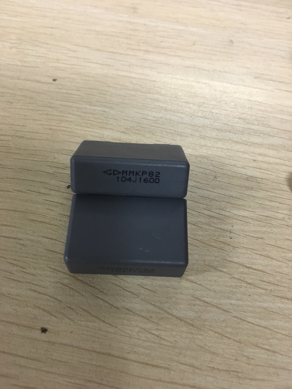 法拉校正电容MMKP82 1600V104J 0.1UF 100nF C823C104JBSC0  P27