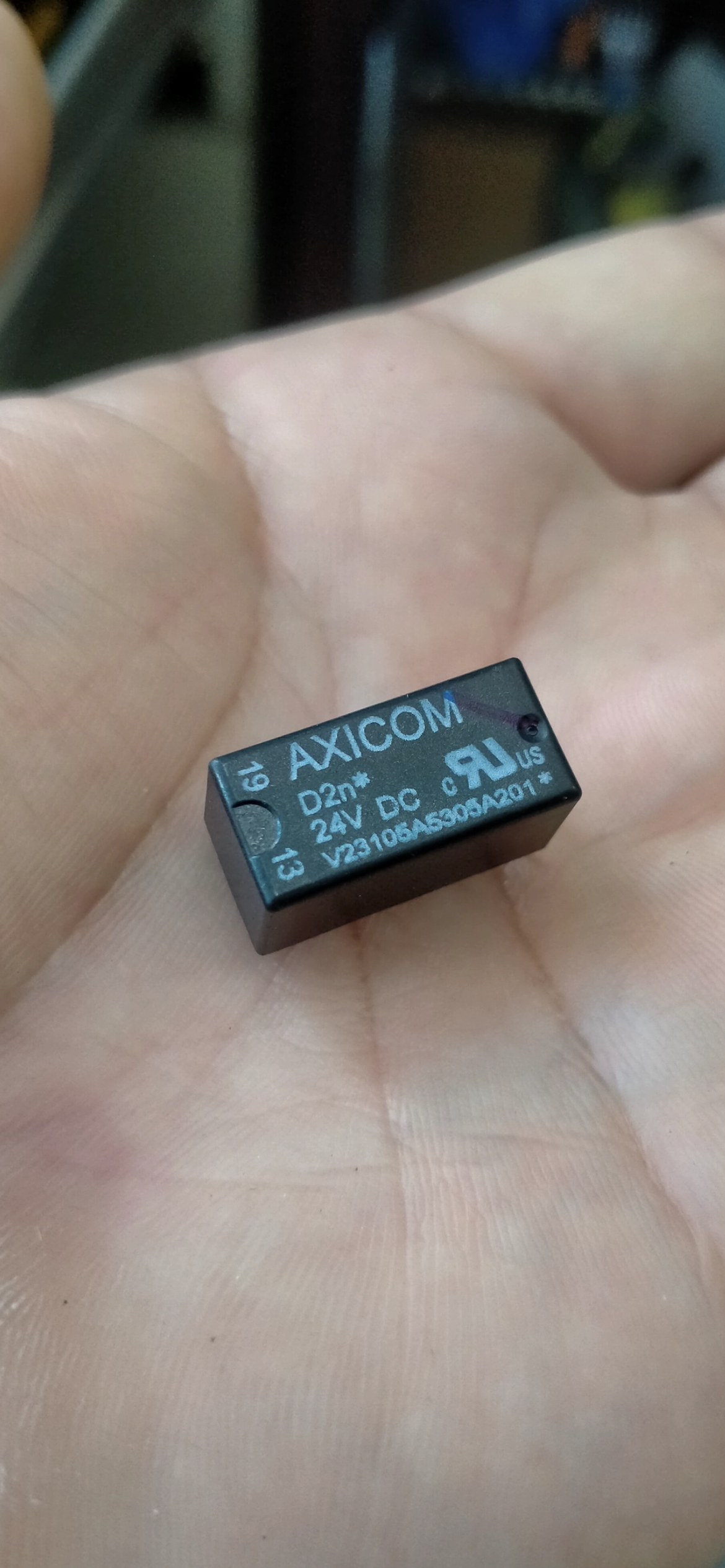 V23105A5305A201 原装进口AXICOM继电器D2n 24V 8针脚3A正品