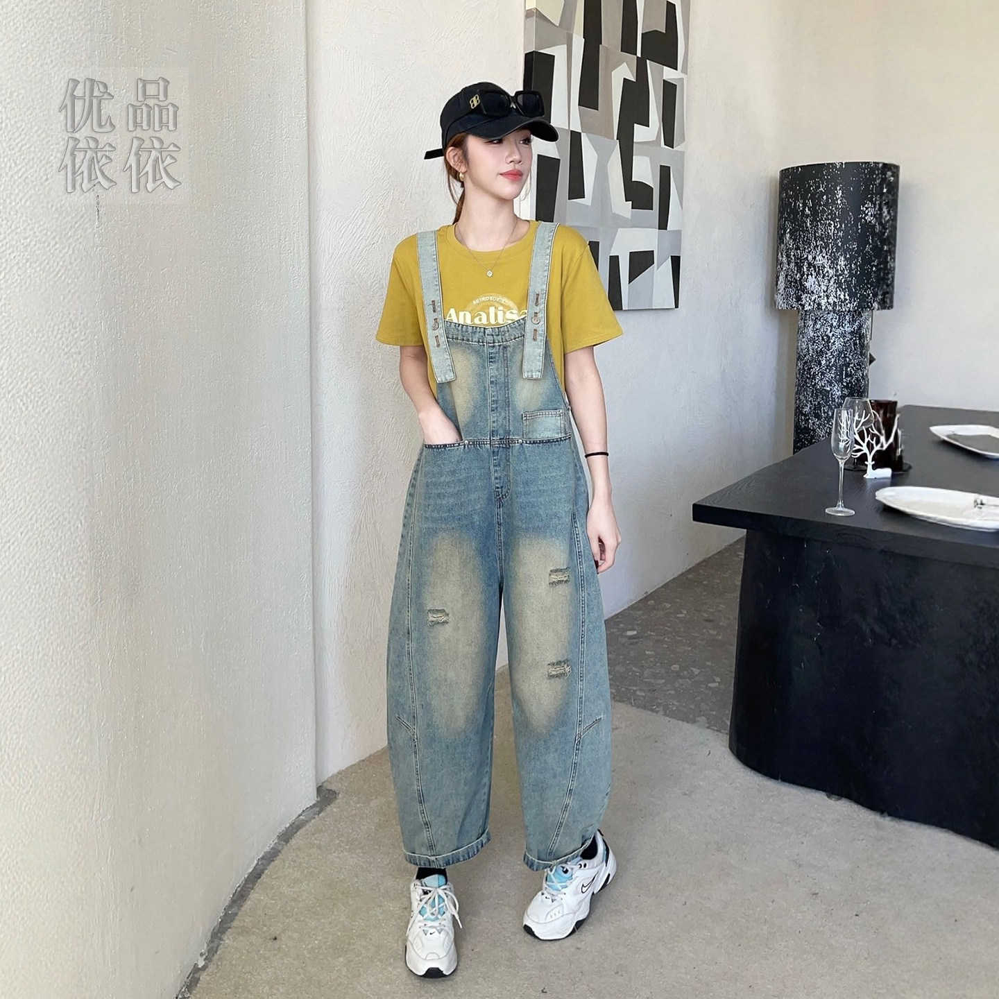 复古宽松遮胯牛仔背带裤女春季做旧减龄胖mm梨型显瘦阔腿弯刀裤