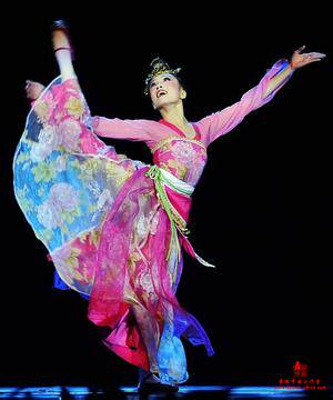 2025铜雀女舞蹈服装演出服宫廷舞