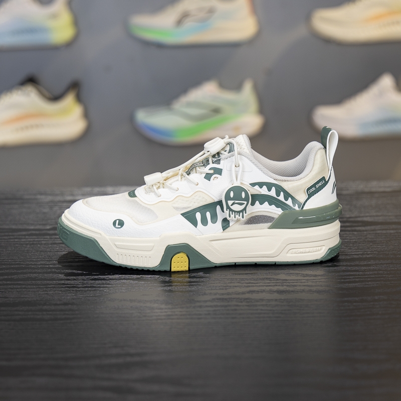 李宁夏季轻便透气休闲鞋