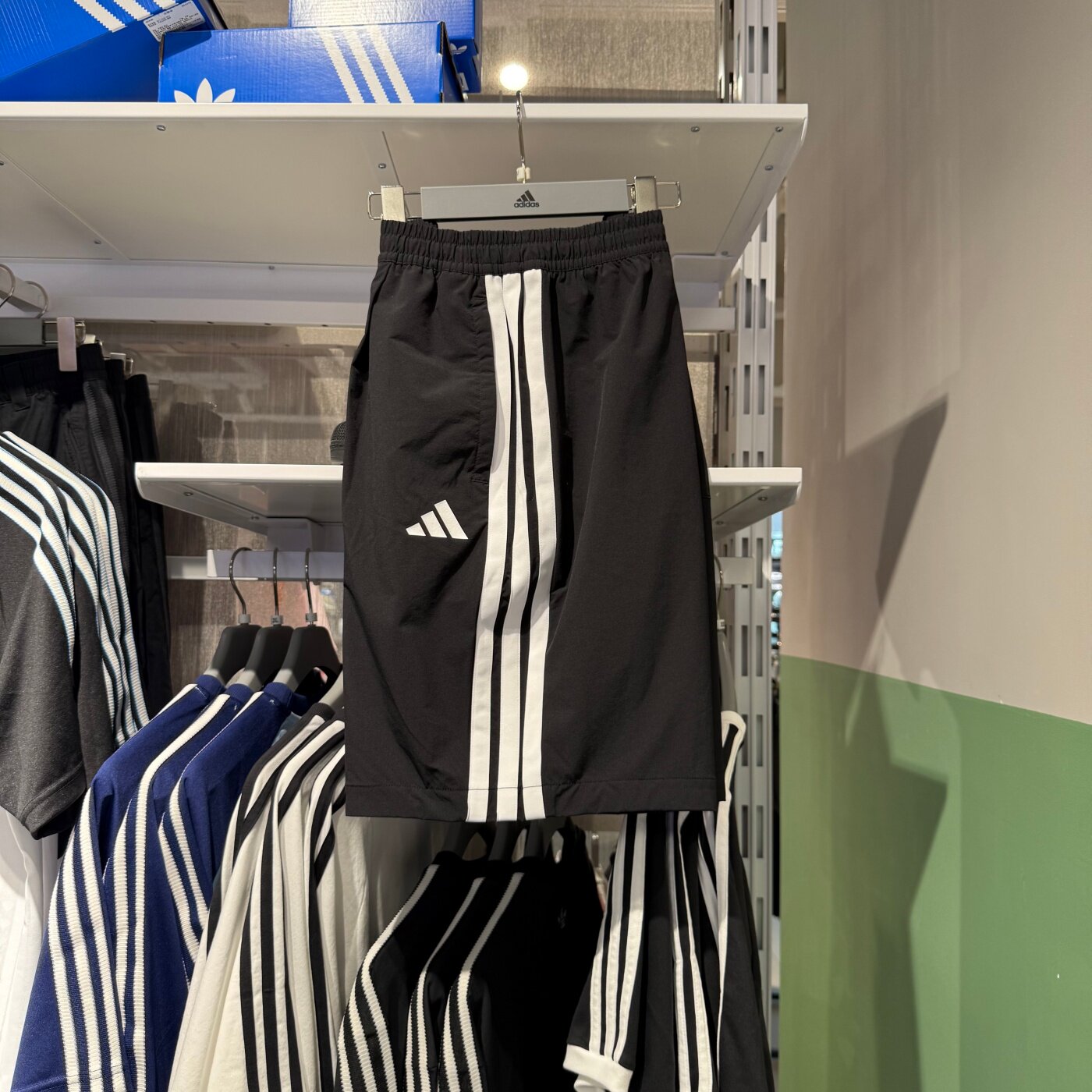 Adidas阿迪达斯短裤男26夏季新款梭织速干透气运动五分裤 KU3149