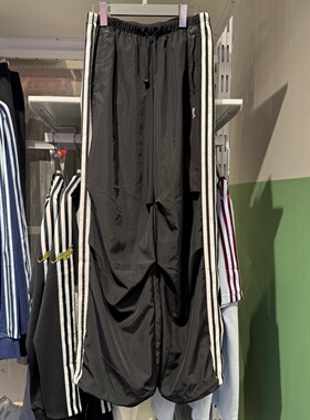 Adidas阿迪达斯三叶草女宽松透气三条纹运动长裤梭织伞兵裤KF9615