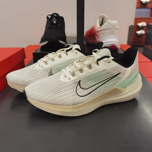 Nike/耐克透气缓震跑步鞋