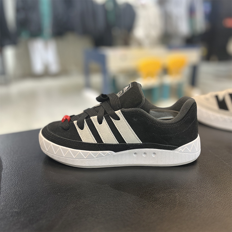 正品Adidas/阿迪达斯男女鲨鱼面包鞋低帮运动休闲板鞋 ID8265