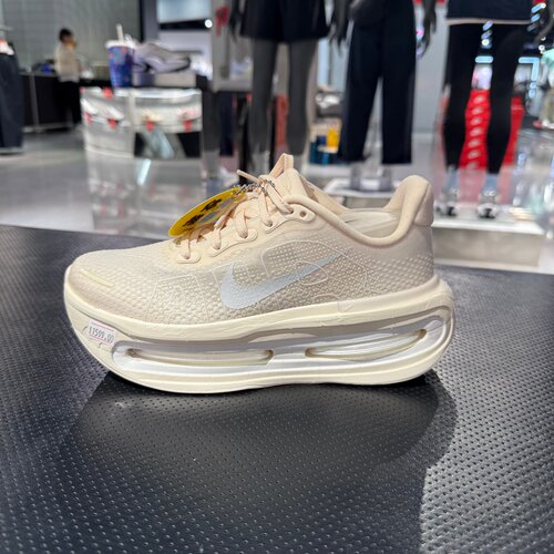 NIKE耐克女鞋Vomero Premium运动休闲耐磨缓震跑步鞋IQ8102-100