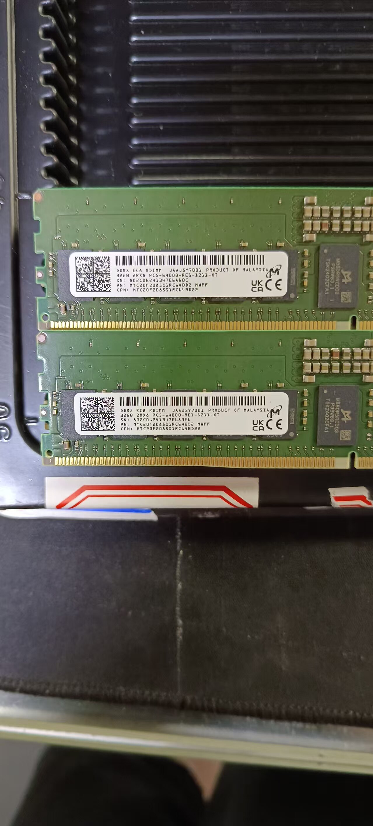 美光32G 2RX8 6400B-R服务器内存