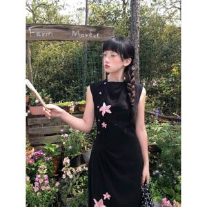 嘿山姥姥新中式百合刺绣旗袍洋装子女复古修身无袖改良版中长裙