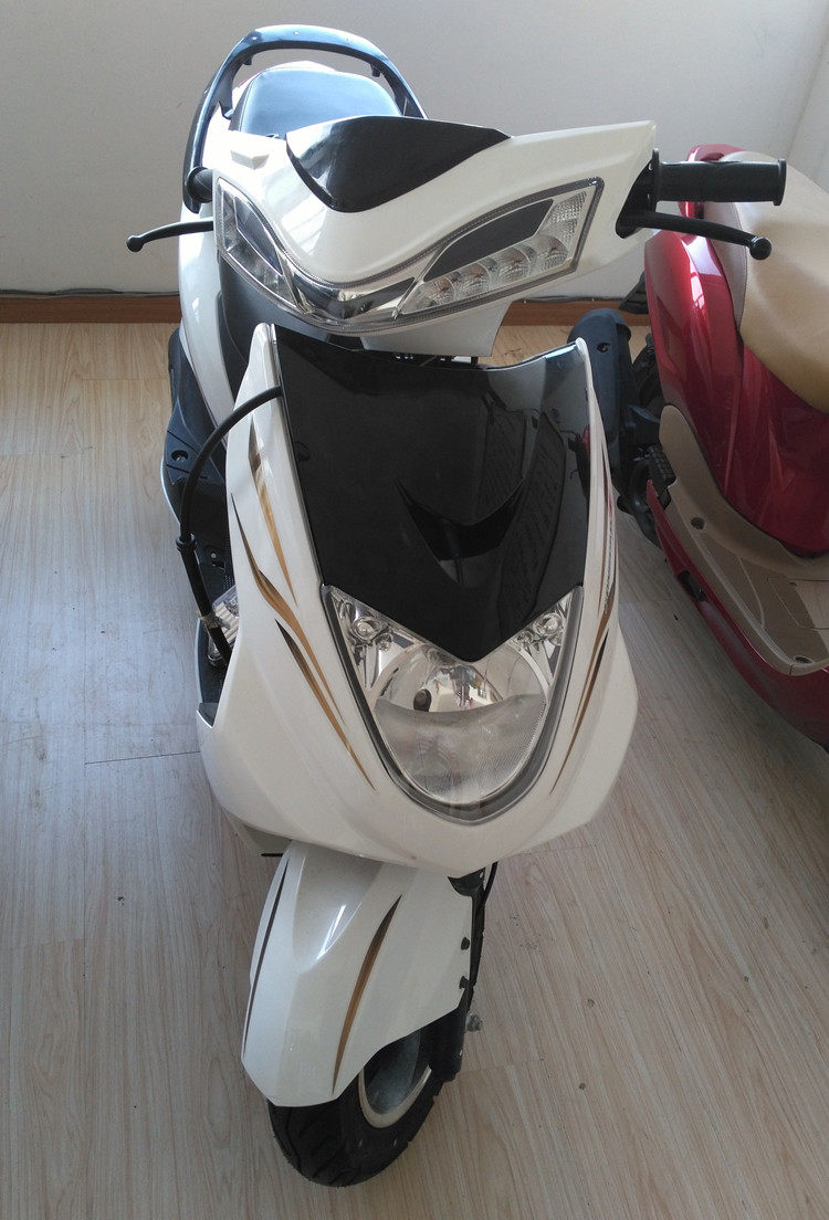 适用于越龙康美电动车塑件配件灯具 绿源速派奇新日电动车售后