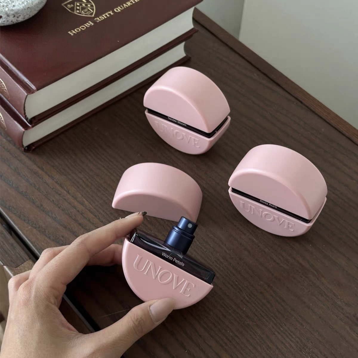 【保税】UNOVE香水头发喷雾持久留香清新顺滑保湿头发香水