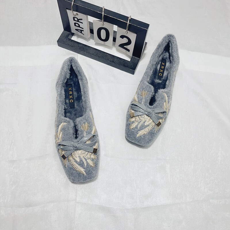 新中式国风刺绣加绒灰色呢子单鞋女2025秋冬新款方头浅口平底瓢鞋