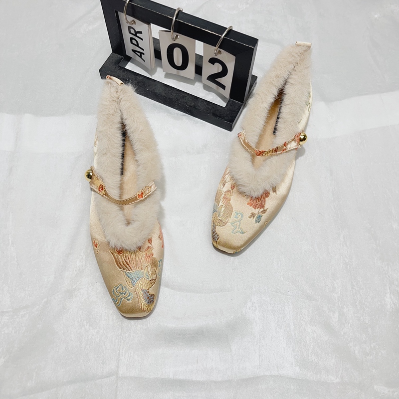 国风新中式刺绣加绒保暖单鞋女2025秋冬新款方头浅口一字扣毛毛鞋