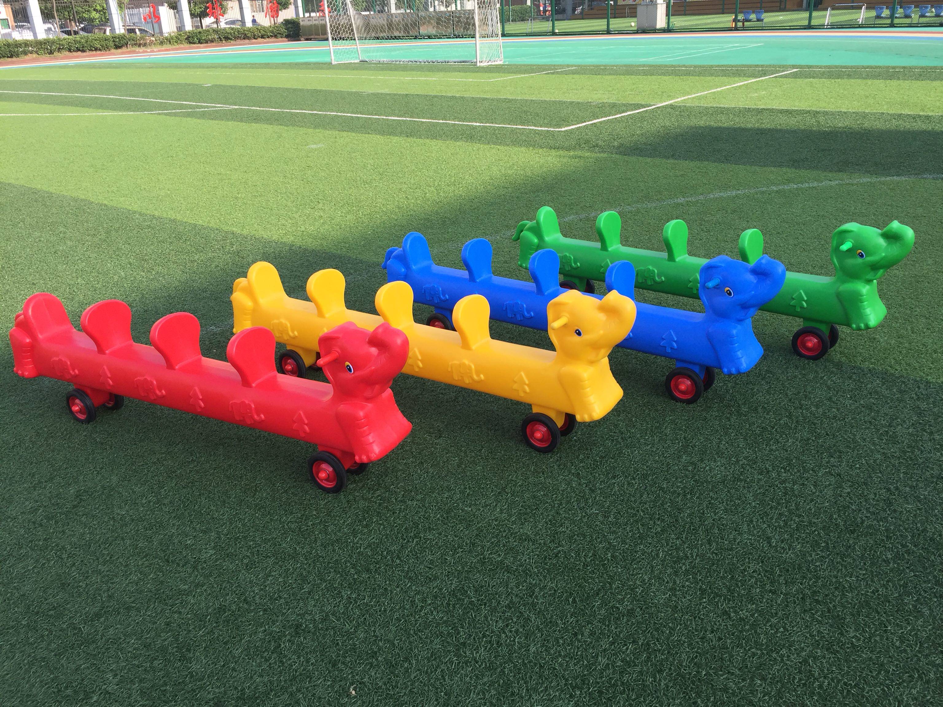幼儿园儿童四人团队协力车 集体协作玩具车 哈巴狗感统训练器材