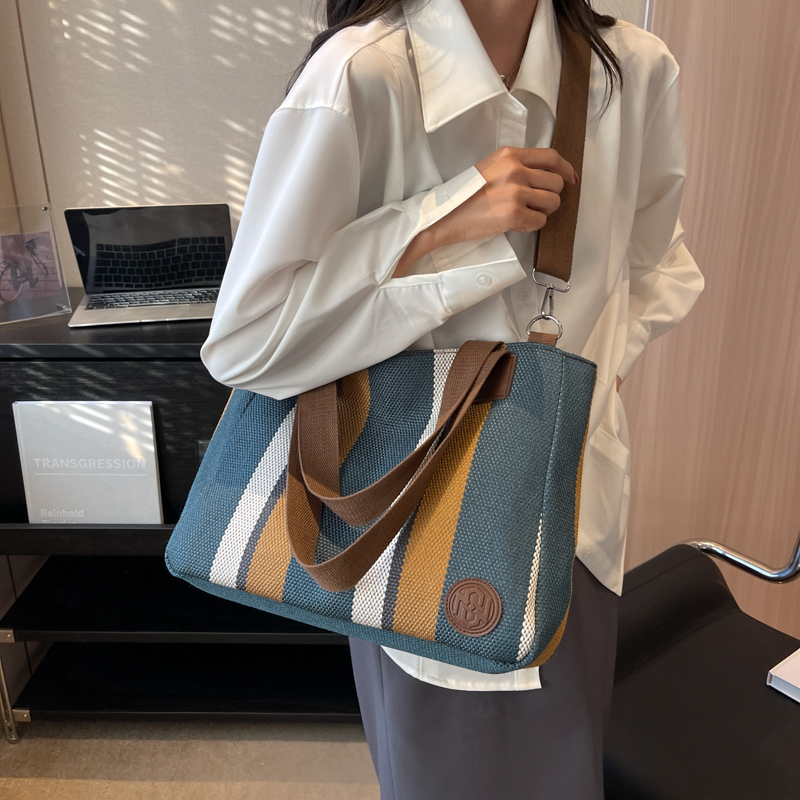 条纹帆布包包女2025新款潮单肩大容量上课书包简约休闲上班托特包