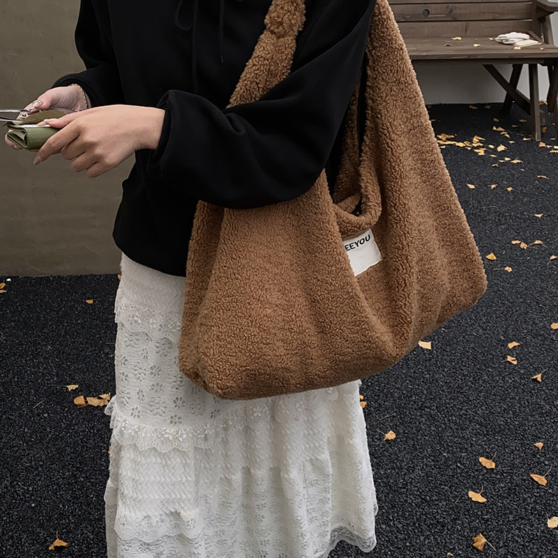 慵懒感羊羔毛托特包女2025秋冬新款大容量百搭毛绒包包通勤单肩包,箱包皮具/热销女包/男包,通用款女包,淘宝优惠券,粉丝福利购,淘宝优惠卷