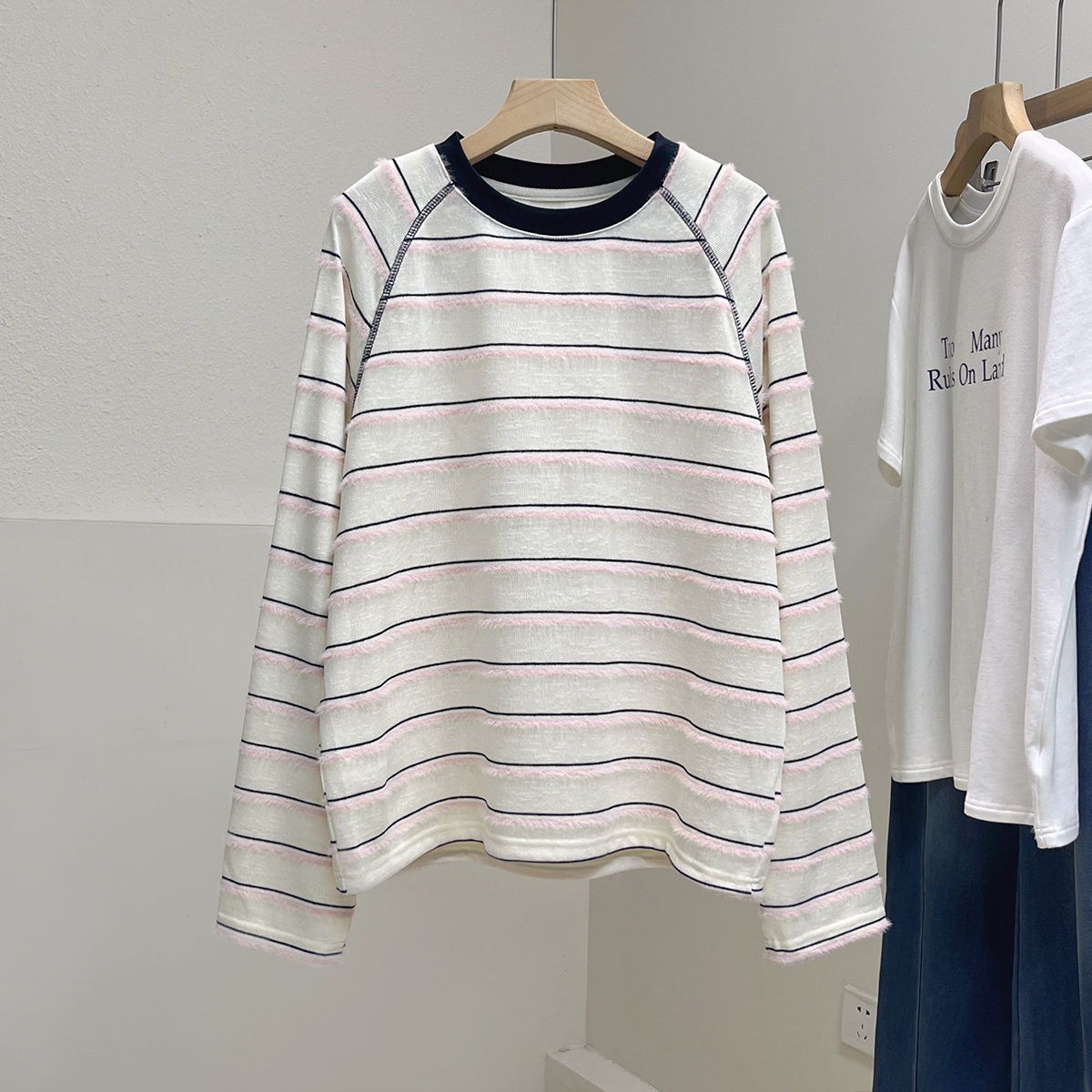 韩版复古插肩袖植绒撞色条纹长袖T恤女秋百搭休闲明线打底衫上衣