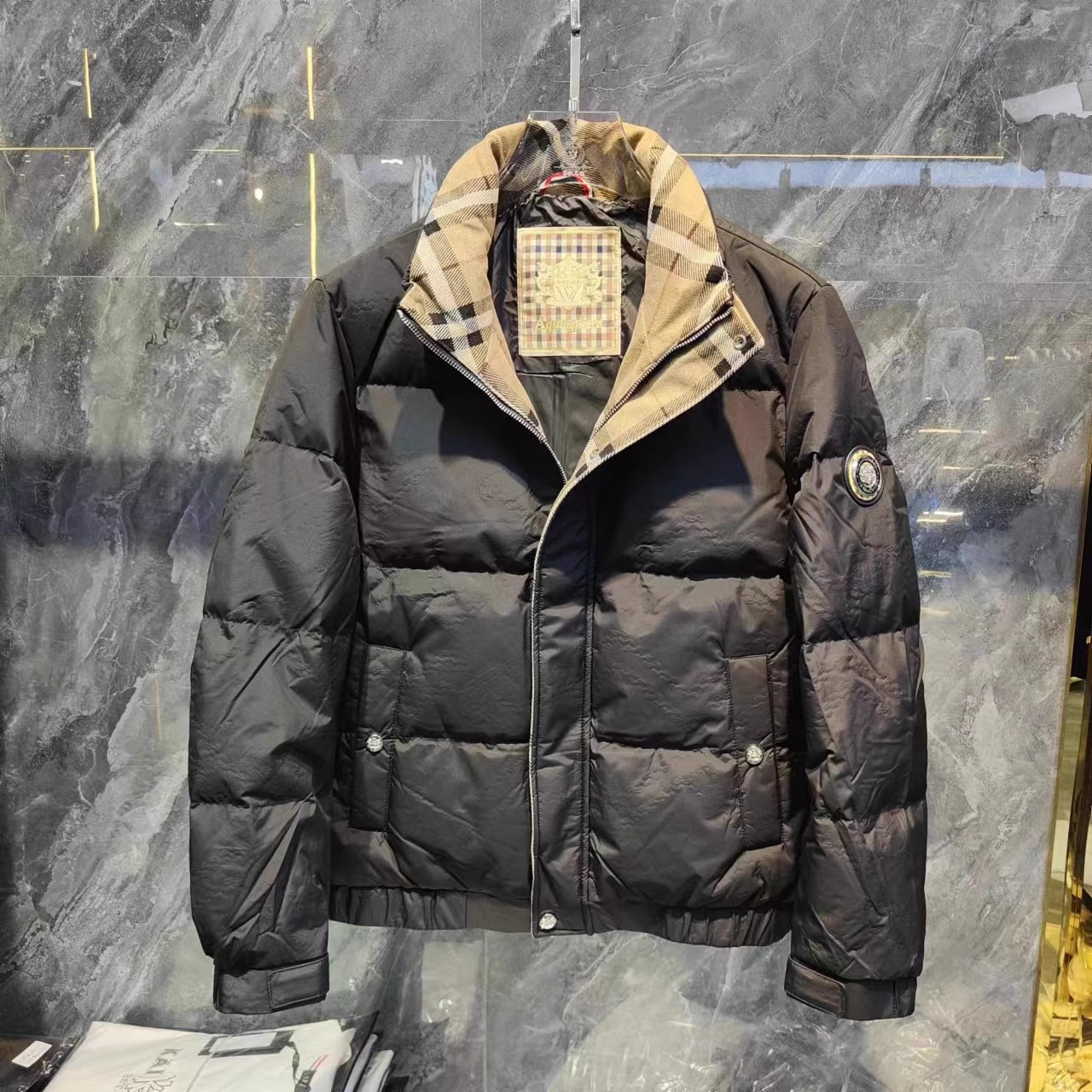 冬季欧货羽绒服男2024新款徽章刺绣保暖修身百搭鸭绒男装短款外套