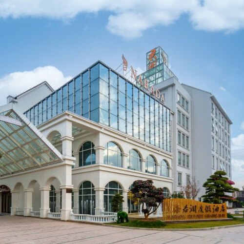 【爆款通兑】君澜江浙沪多店通兑套餐，畅游江浙沪 【游江浙沪】畅游江浙沪，就住君澜。不同路线，感受多样江南 【花呗囤货无压力】部分酒店全程通用不加价，具体查看套餐详情页哦 【退款保障】不约可退，过期自动退，未预约随时退