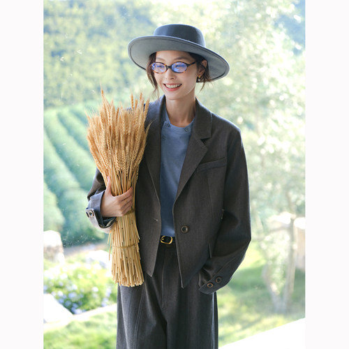 文艺气质通勤短款西装外套