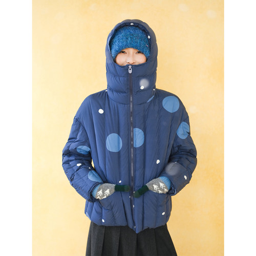 下摆牛筋设计波点连帽短羽绒服