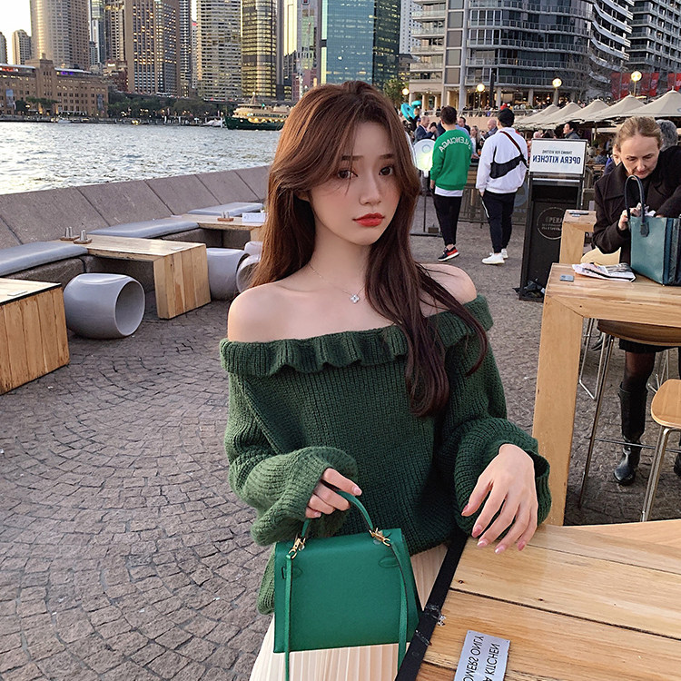 绿色针织衫宽松慵懒短款露肩上衣女早秋外搭荷叶边一字肩毛衣春款