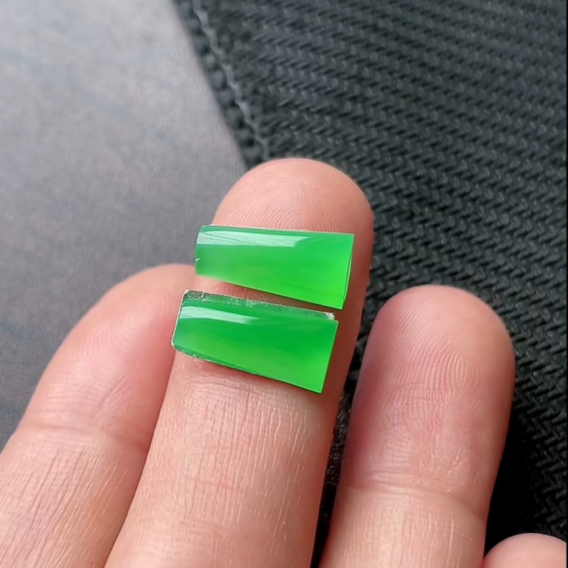 缅甸天然翡翠A货木那料阳绿戒面一对裸石镶嵌耳钉