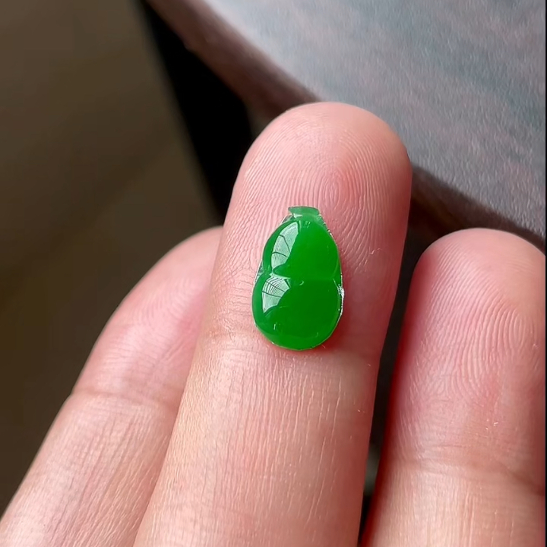 蓝蓝缅甸天然翡翠A货翡翠冰种辣阳绿葫芦裸石
