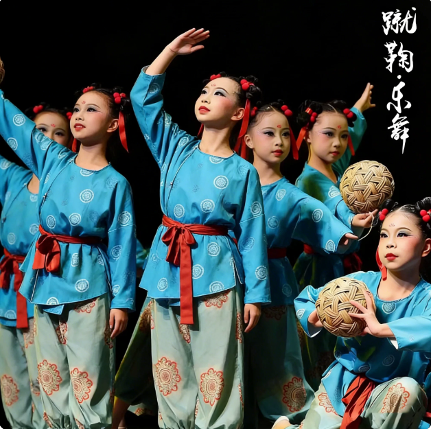 少儿古典舞蹴鞠乐汉服演出服