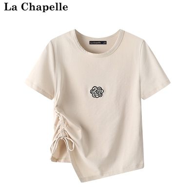 拉夏贝尔/La Chapelle抽褶刺绣花朵不规则T恤正肩显瘦圆领上衣女