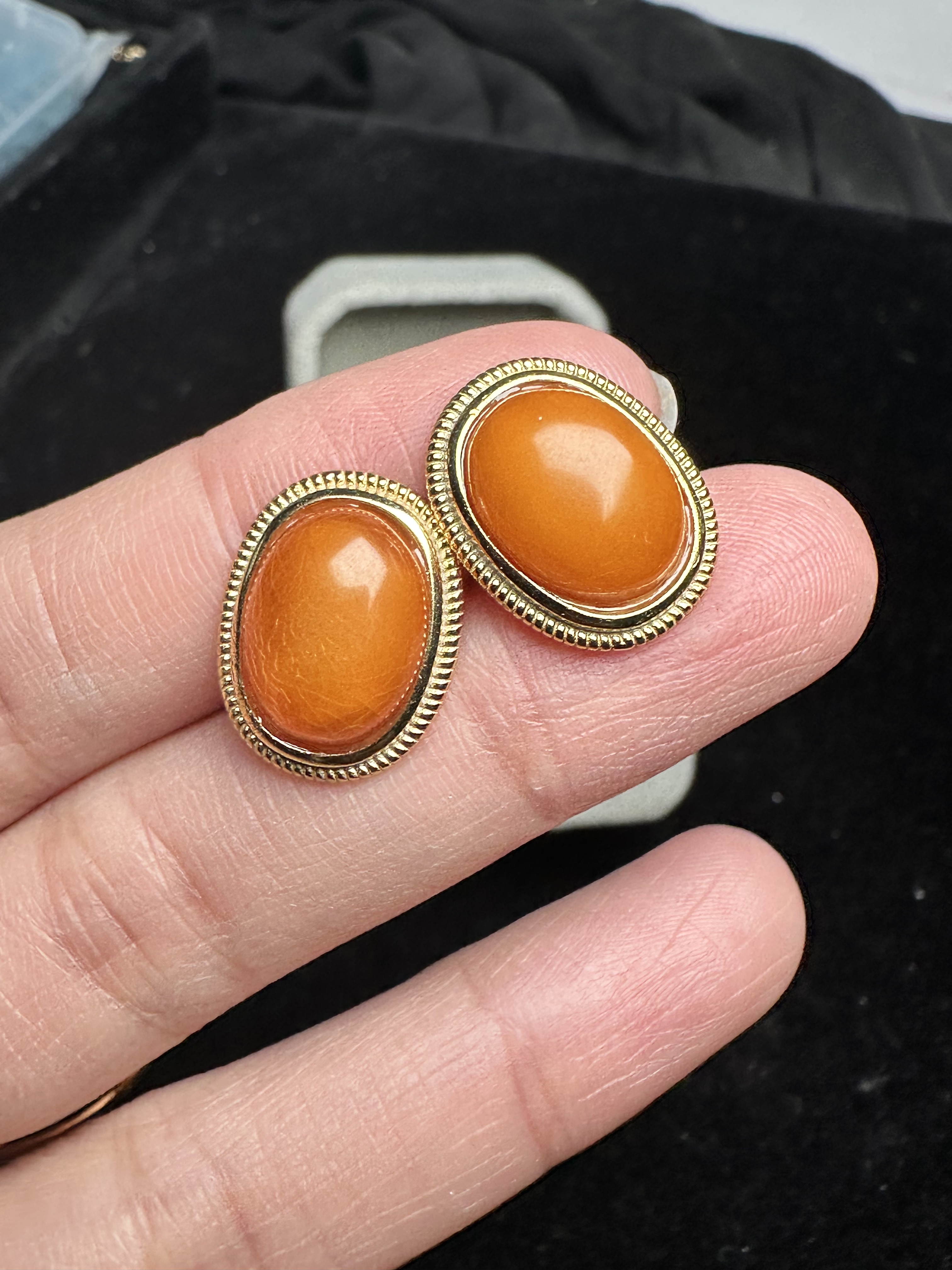 纯天然蜜蜡耳钉俄料鸡油黄欧款 925银镶 3.8克 蜜蜡10*14MM 保真