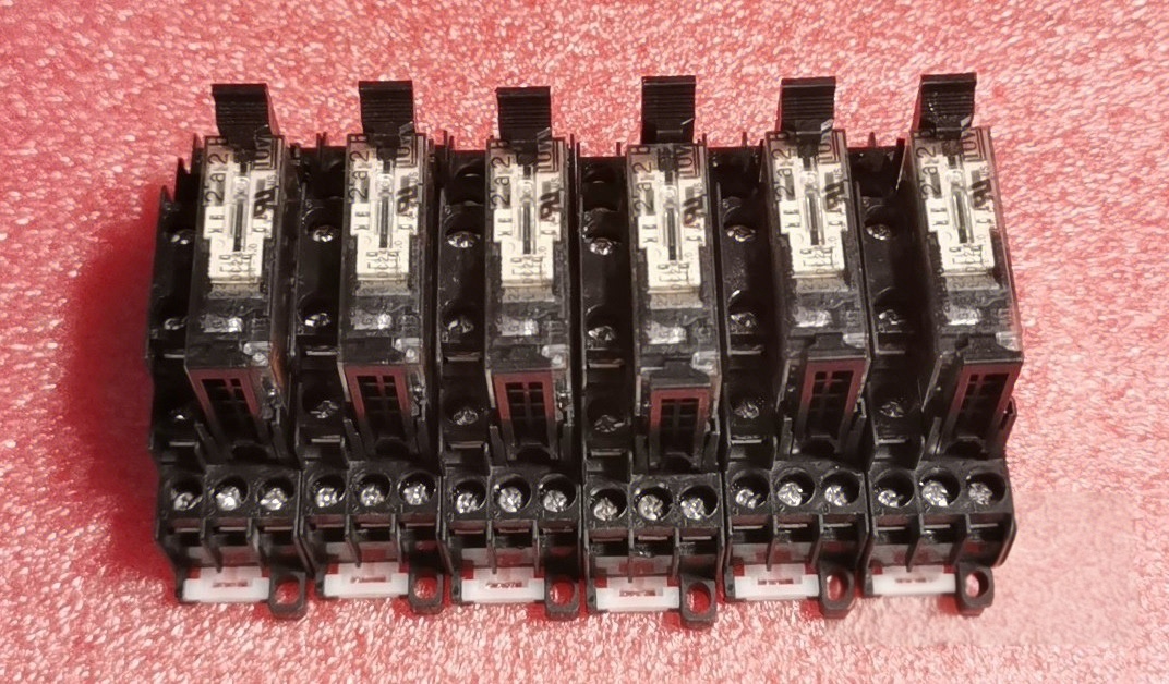 松下安全继电器 AG1S122 SFS2-L-D024 2A2B  配底座SFS4-SFD-R95