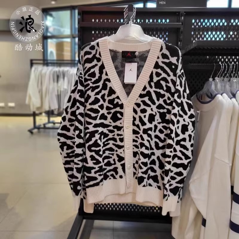 Nike/耐克 JORDAN 男子学院风长袖针织夹克V领开衫毛衣DV7574-010