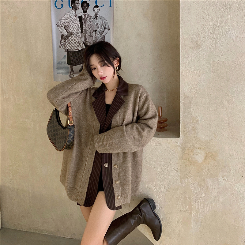 Real shot 2020 winter fashion striped suit collar stitching sweater fake two coat temperament knitted cardigan